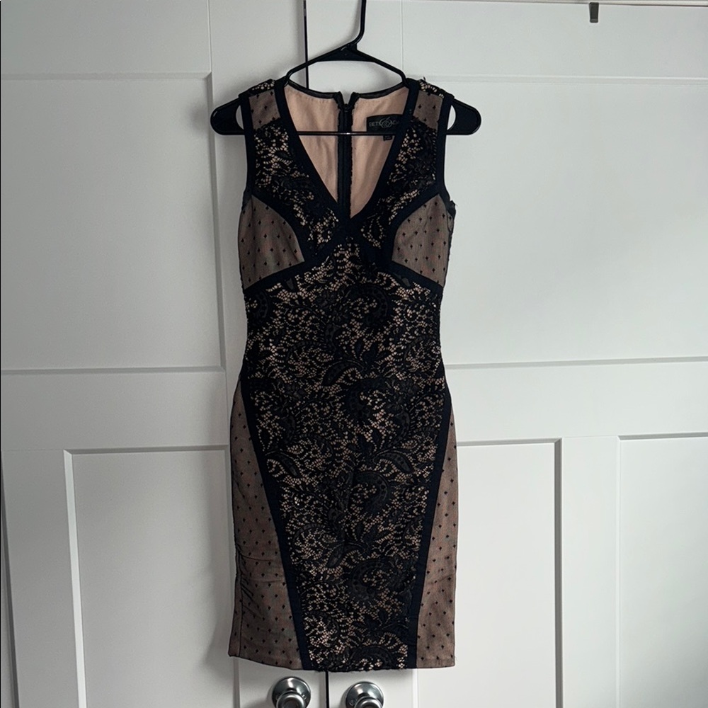 Betsy & Adam Black Tan Bodycon Mini Dress Plunge Neckline